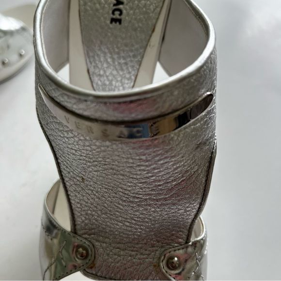 Gianni Versace Silver Leather White Slide Heels Italy 37 1/2 (US 7 1/2) EUC. - Picture 7 of 8